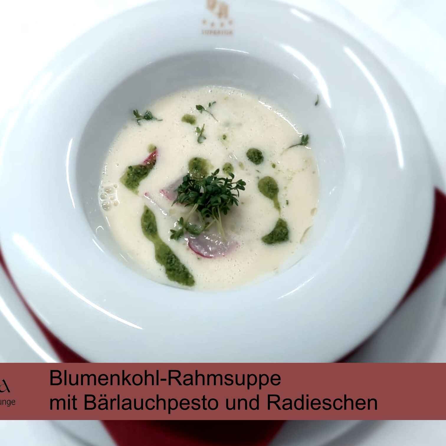 Blumenkohl-Rahmsuppe mit Bärlauchpesto und Radieschen