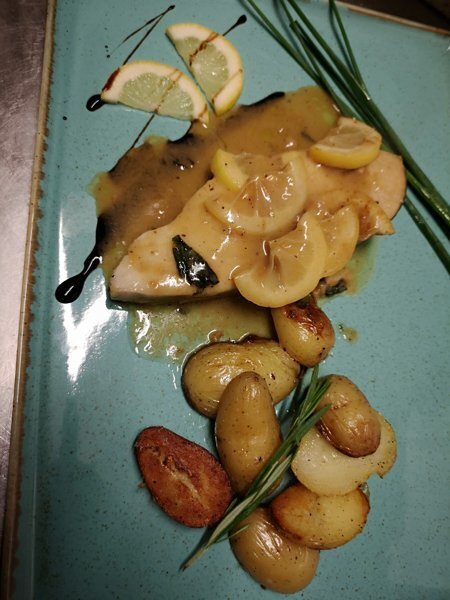 Schwertfisch in Zitronen sauce, Rosmarin Kartoffeln