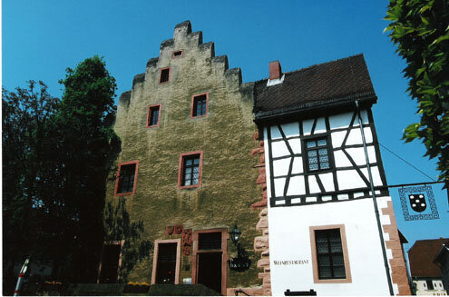 Außenansicht, Historisches Weinrestaurant Freihof