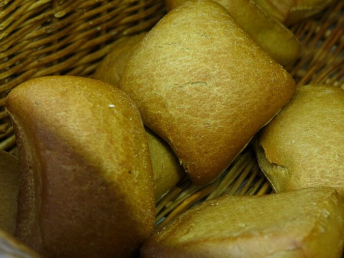 Brot, Brötchen frisch vom Bäcker und Konditor